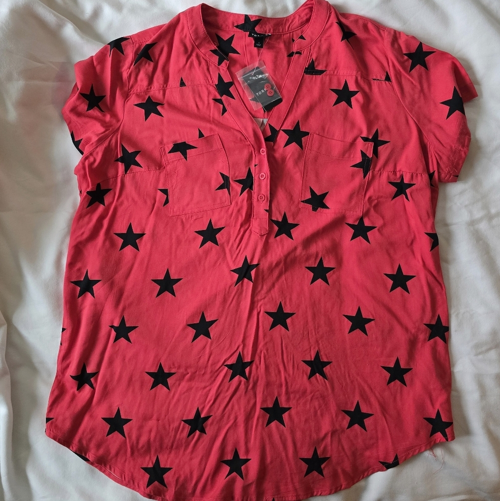 Torrid Red & Black Star Print Women's Rayon Flowy Top 14/16 XL NWT Festival